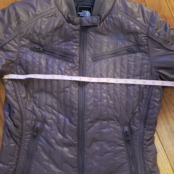 Women’s north face jacket - Picture 4 of 6